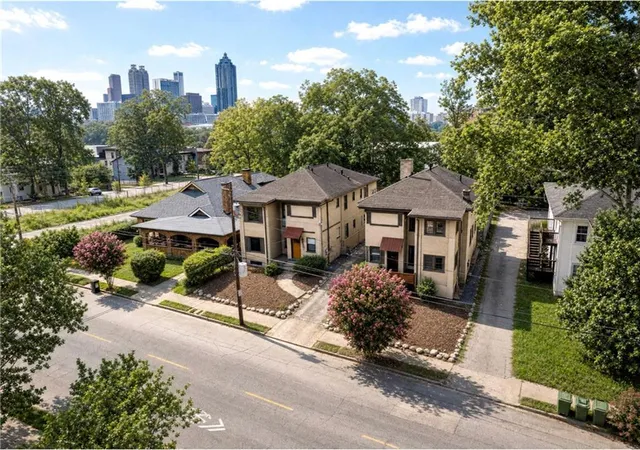 Listing Photo 2 - Condo for sale in building located at 588th Pkwy Dr NE, Atlanta, GA 30308 - Unit #
