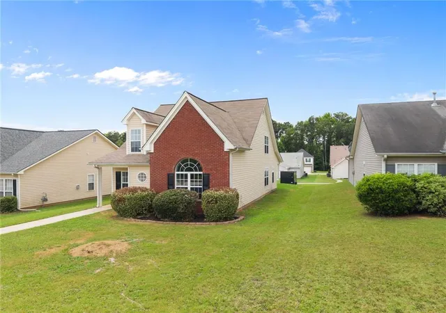Photo 3 of Sale Pending at 1470 Lafayette Sq, Mcdonough, GA 30252 | MLS# 7806976 | Listing updated on 2026-08-17