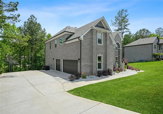 Photo 2 of Sale Pending at 6065 Belmont Dr, Douglasville, GA 30135 | MLS# 7764601 | Listing updated on 2026-10-20