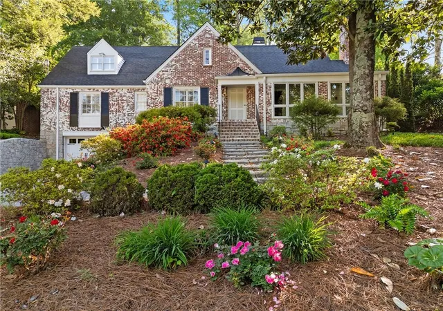 1st image of 561 Peachtree Battle Ave Nw, Atlanta, GA 30305 | MLS# 7759346