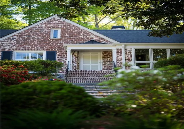 3rd image of 561 Peachtree Battle Ave Nw, Atlanta, GA 30305 | MLS# 7759346
