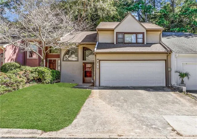Townhouse for sale at 1475 Briaroaks Trl NE, Atlanta, GA 30329 | MLS# 7857239