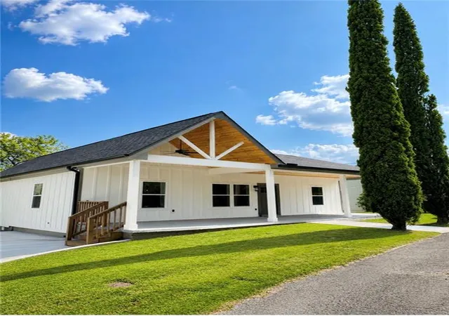 1st image of 130 E Railroad Ave, Alto, GA 30510 | MLS# 7783470