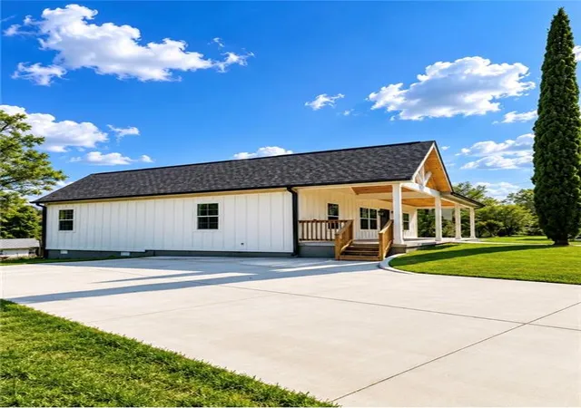 3rd image of 130 E Railroad Ave, Alto, GA 30510 | MLS# 7783470