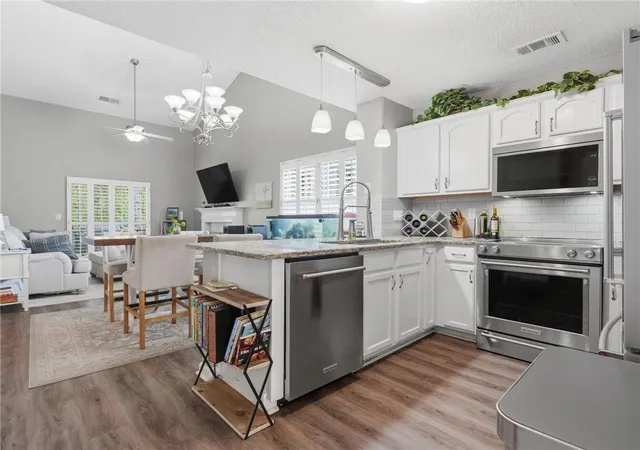 2nd image of 140 Fox Creek Dr, Woodstock, GA 30188 | MLS# 7766732