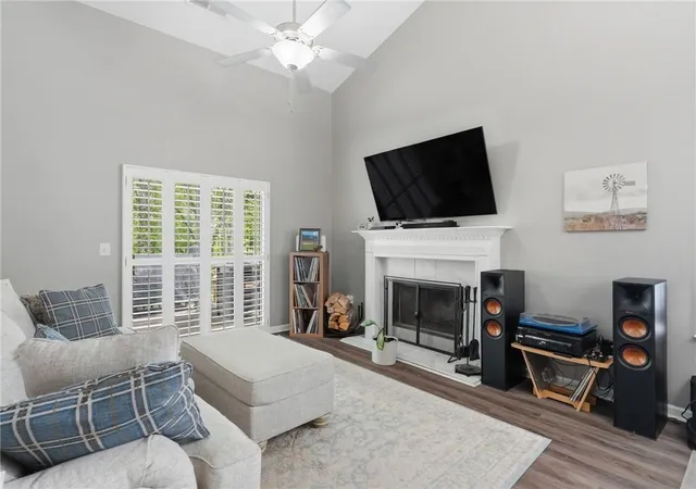 Photo 4 of Townhouse for sale at 140 Fox Crk Dr, Woodstock, GA 30188 | MLS# 7766732 | Listing updated on 2026-07-31