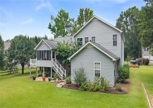 Photo 3 of Single family home for sale at 154 Honeysuckle Dr SE, Calhoun, GA 30701 | MLS# 7814599 | Listing updated on 2026-09-17