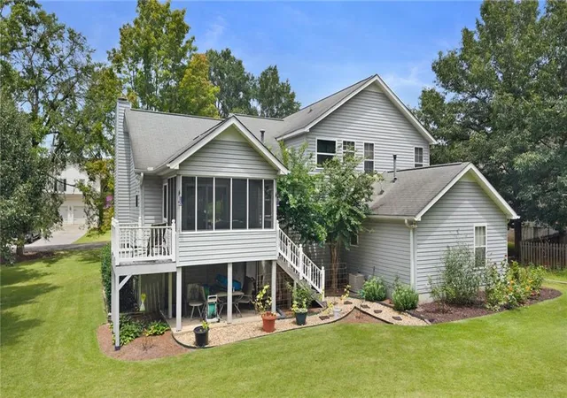Photo 4 of Single family home for sale at 154 Honeysuckle Dr SE, Calhoun, GA 30701 | MLS# 7814599 | Listing updated on 2026-09-17