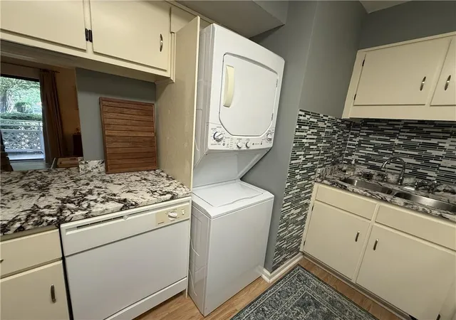 3rd image of 475 Mount Vernon Hwy, Sandy Springs, GA 30328
