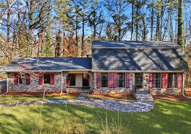 2nd image of 2037 Stoneleigh Dr, Stone Mountain, GA 30087 | MLS# 7796343