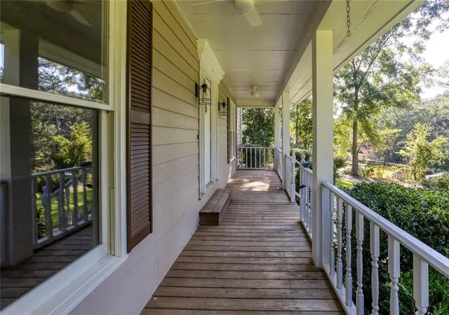 Photo 2 of Single family home for sale at 185 Lakeshore Cir Se, Acworth, GA 30101 | MLS# 7828429 | Listing updated on 2026-08-28