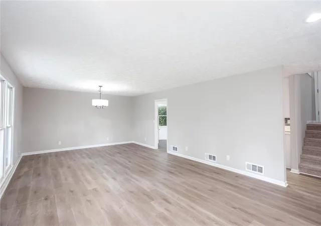 Photo 4 of Single family home for sale at 185 Lakeshore Cir Se, Acworth, GA 30101 | MLS# 7828429 | Listing updated on 2026-08-28
