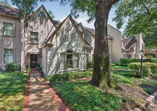 Townhouse for sale at 2525 Peachtree Rd Ne #25, Atlanta, GA 30305 | MLS# 7826466