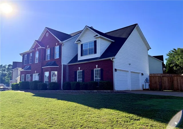 Photo 3 of Single family home for sale at 1252 Woodland View Rd, Lawrenceville, GA 30043 | MLS# 7774404 | Listing updated on 2026-08-13