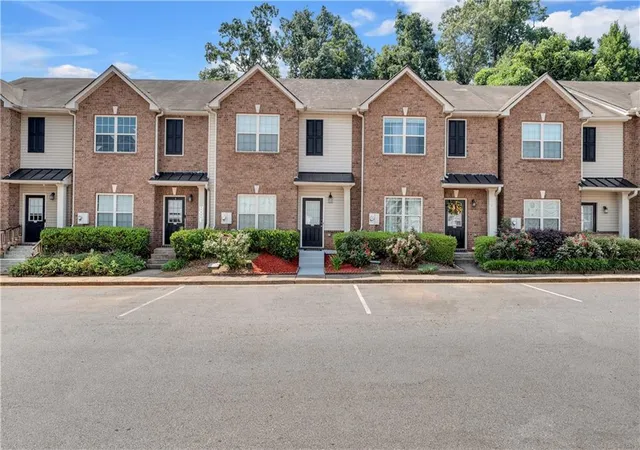 Homes for sale in Gainesville, GA | 2827 Creek Bottom Ct, Gainesville, GA 30504 | MLS# 7796282
