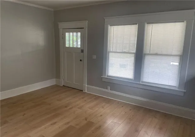 Listing Photo 2 - Condo for sale in building located at 1127 Metropolitan Pkwy SW, Atlanta, GA 30310