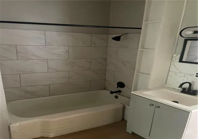 Listing Photo 4 - Condo for sale in building located at 1127 Metropolitan Pkwy SW, Atlanta, GA 30310