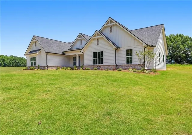 Photo 2 of Single family home for sale at 131 Maney Dr, Statham, GA 30666 | MLS# 7755146 | Listing updated on 2026-09-15
