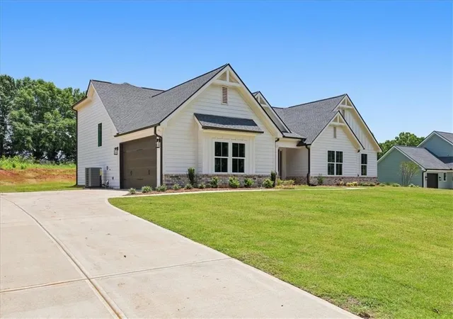 Photo 3 of Single family home for sale at 131 Maney Dr, Statham, GA 30666 | MLS# 7755146 | Listing updated on 2026-09-15