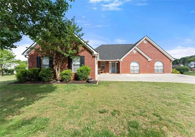 Photo 1 of Sale Pending at 4518 Summerset Dr, Gainesville, GA 30507 | MLS# 7778077 | Listing updated on 2026-08-27