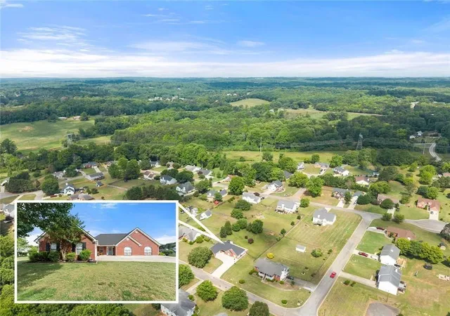 Photo 2 of Sale Pending at 4518 Summerset Dr, Gainesville, GA 30507 | MLS# 7778077 | Listing updated on 2026-08-27