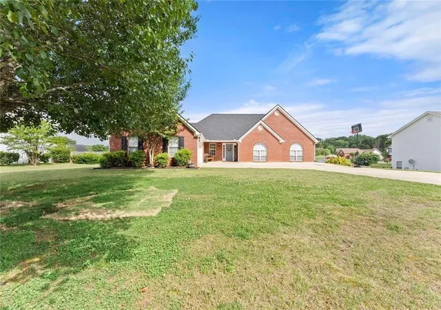 Photo 3 of Sale Pending at 4518 Summerset Dr, Gainesville, GA 30507 | MLS# 7778077 | Listing updated on 2026-08-27