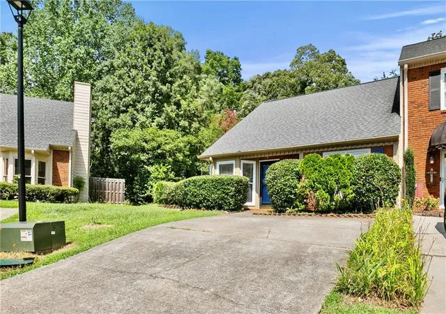 Homes for sale in Smyrna, GA | 1140 Magnolia Wy Se, Smyrna, GA 30082 | MLS# 7801289