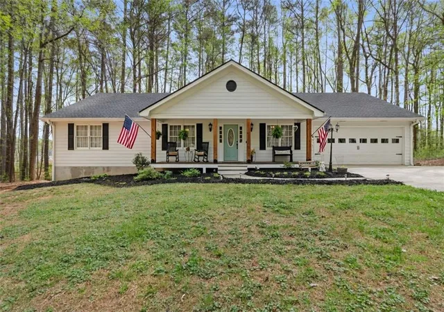 Homes for sale in Cumming, GA | 3560 Daylon Dr, Cumming, GA 30028 | MLS# 7747376