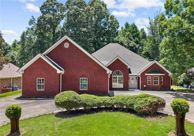 Photo 1 of Single family home for sale at 5555 Stone Tr, Gainesville, GA 30504 | MLS# 7808107 | Listing updated on 2026-09-07