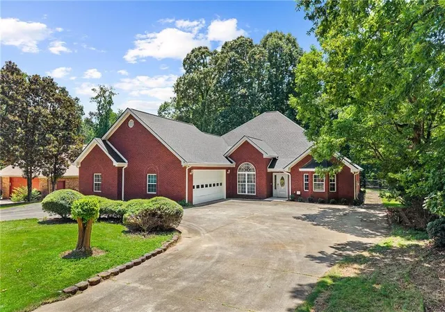 Photo 3 of Single family home for sale at 5555 Stone Tr, Gainesville, GA 30504 | MLS# 7808107 | Listing updated on 2026-09-07