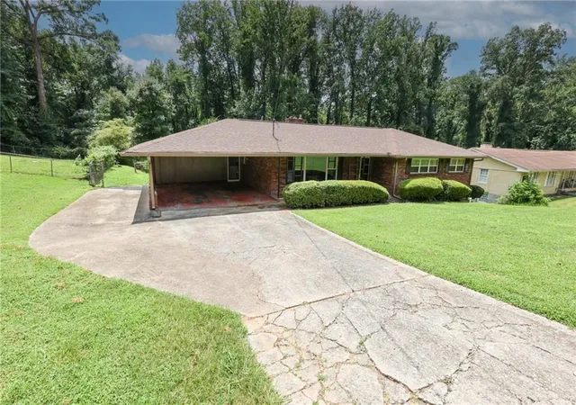 Photo 3 of Sale Pending at 3860 King Arthur Rd Sw, Atlanta, GA 30331 | MLS# 7791476 | Listing updated on 2026-09-20