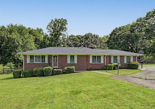 1st image of 3010 N Main St Nw, Kennesaw, GA 30144 | MLS# 7789515
