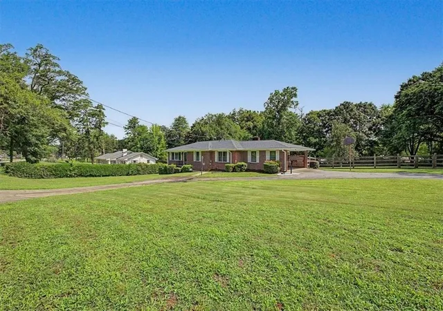 2nd image of 3010 N Main St Nw, Kennesaw, GA 30144 | MLS# 7789515