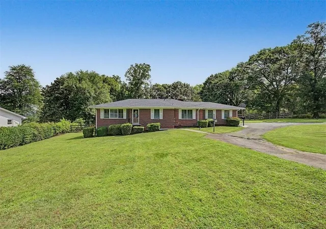 3rd image of 3010 N Main St Nw, Kennesaw, GA 30144 | MLS# 7789515