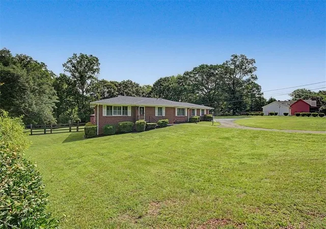 4th image of 3010 N Main St Nw, Kennesaw, GA 30144 | MLS# 7789515
