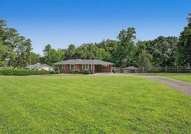 5th image of 3010 N Main St Nw, Kennesaw, GA 30144 | MLS# 7789515