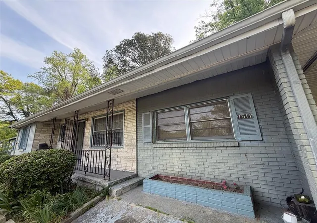 Photo 4 of Sale Pending at 1517 Glenrock Dr NW, Atlanta, GA 30318 | MLS# 7812177 | Listing updated on 2026-08-24