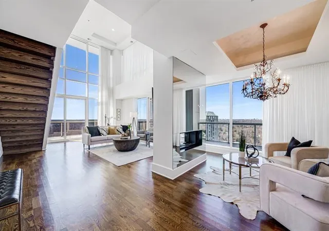 2nd image of 2881 Peachtree Rd Ne, Atlanta, GA 30305
