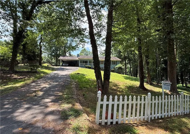 2nd image of 1225 Allendale Dr, Cumming, GA 30041 | MLS# 7801017