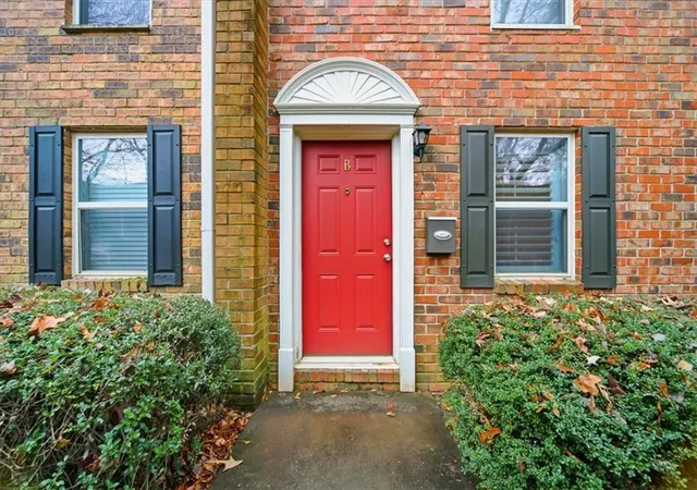 2nd image of 115 Winding River Dr #B, Atlanta, GA 30350 | MLS# 7683774