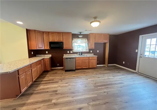 Photo 4 of Single family home for sale at 1333 Nash Rd NW, Atlanta, GA 30331 | MLS# 7662900 | Listing updated on 2026-09-08