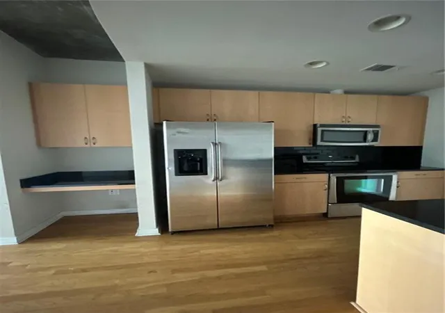 Photo 3 of Condo for sale at 400 W Peachtree St Nw #1712, Atlanta, GA 30308 | MLS# 7806450 | Listing updated on 2026-09-27