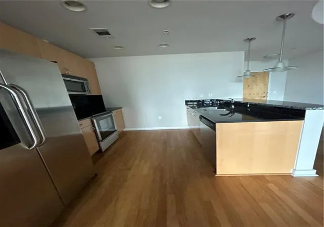 Photo 4 of Condo for sale at 400 W Peachtree St NW #1712, Atlanta, GA 30308 | MLS# 7806450 | Listing updated on 2026-09-27