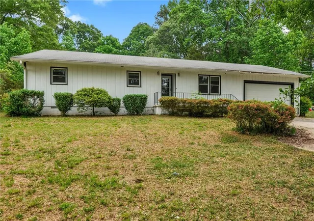 Homes for sale in Union City, GA | 6174 Lower Dixie Lake Rd, Union City, GA 30291 | MLS# 7692280