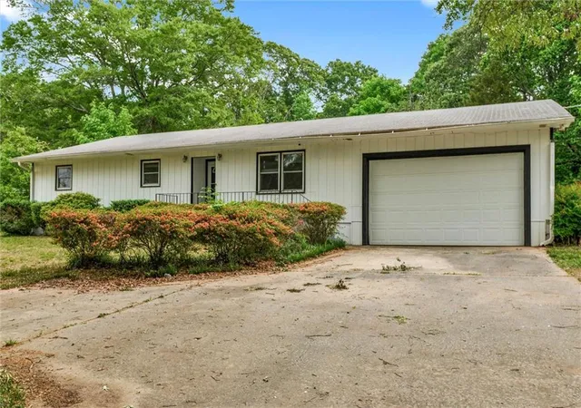 Homes for sale in Union City, GA | 6174 Lower Dixie Lake Rd, Union City, GA 30291 | MLS# 7692280