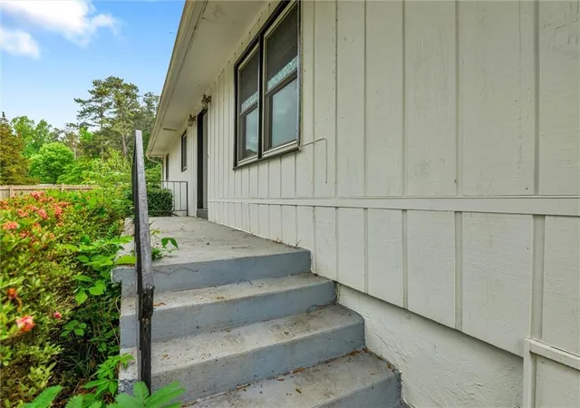 Homes for sale in Union City, GA | 6174 Lower Dixie Lake Rd, Union City, GA 30291 | MLS# 7692280