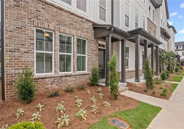 Photo 3 of Townhouse for sale at 2580 Alcovy Trl Ne #28, Marietta, GA 30066 | MLS# 7811222 | Listing updated on 2026-09-19