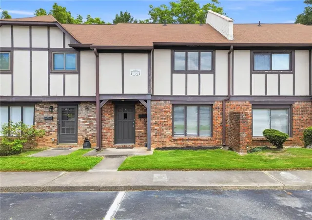 Homes for sale in Marietta, GA | 1807 Ashborough Cir Se #E, Marietta, GA 30067 | MLS# 7796171