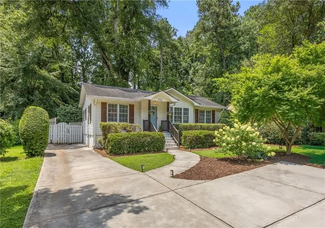 Photo 4 of Sale Pending at 1122 Shepherds Ln NE, Atlanta, GA 30324 | MLS# 7818673 | Listing updated on 2026-08-20