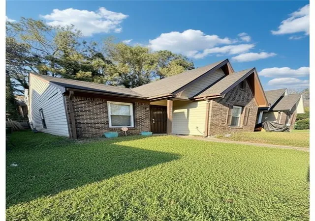 2nd image of 5374 Cherry Wood Dr, Stone Mountain, GA 30083 | MLS# 7765713
